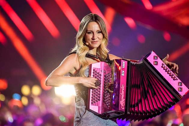 abb Melissa Naschenweng singer musician with accordion on stage at the ARD TV LIve program at the Schlagerchampions 2026 Das Grosse Fest der Besten on stage at the Velodrom on 10 01 2026 in Berlin Berlin Germany