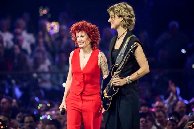 abb Lucy Diakovska and friend guitarist Yasi Hofer singer on stage at the ARD TV LIve program at the Schlagerchampions 2026 Das Grosse Fest der Besten on stage at the Velodrom on 10 01 2026 in Berlin Berlin Germany