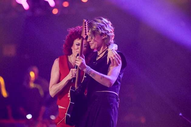 abb Lucy Diakovska and friend guitarist Yasi Hofer singer on stage at the ARD TV LIve program at the Schlagerchampions 2026 Das Grosse Fest der Besten on stage at the Velodrom on 10 01 2026 in Berlin Berlin Germany