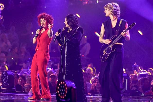 abb Marianne Rosenberg Lucy Diakovska and friend guitarist Yasi Hofer singer on stage at the ARD TV LIve show at the Schlagerchampions 2026 Das Grosse Fest der Besten on stage at the Velodrom on 10 01 2026 in Berlin Berlin Germany
