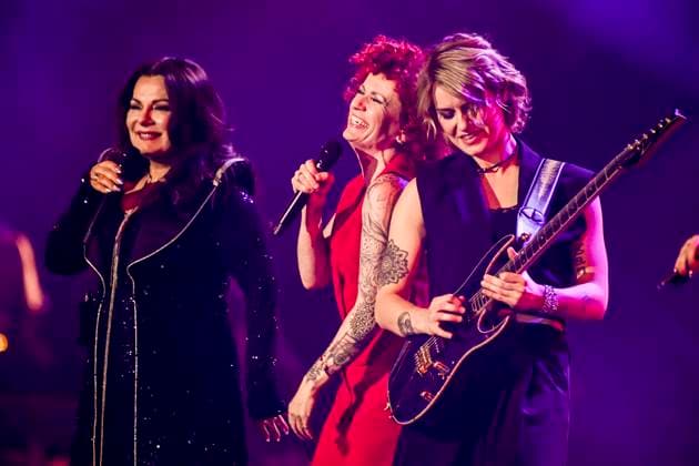 abb Marianne Rosenberg Lucy Diakovska and friend guitarist Yasi Hofer singer on stage at the ARD TV LIve show at the Schlagerchampions 2026 Das Grosse Fest der Besten on stage at the Velodrom on 10 01 2026 in Berlin Berlin Germany