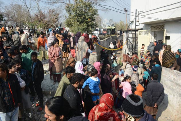 Gas cylinder explosion at Islamabad wedding kills eight, including bride and groom ISLAMABAD, PAKISTAN, JANUARY 11: Local residents gather at the site of a powerful gas cylinder explosion at a wedding function in a neighborhood of Islamabad on January 11, 2026. The blast killed eight people, including the bride and groom and their grandparents, injured 12 others, and caused the collapse of adjoining houses. Muhammad Reza Anadolu Islamabad Pakistan. Editorial use only. Please get in touch for any other usage.  Copyright: x2026xAnadoluxMuhammadxRezax