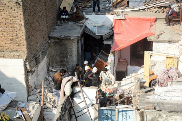 Gas cylinder explosion at Islamabad wedding kills eight, including bride and groom ISLAMABAD, PAKISTAN, JANUARY 11: A view following a powerful gas cylinder explosion at a wedding function in a neighborhood of Islamabad on January 11, 2026. The blast killed eight people, including the bride and groom and their grandparents, injured 12 others, and caused the collapse of adjoining houses. Muhammad Reza Anadolu Islamabad Pakistan. Editorial use only. Please get in touch for any other usage.  Copyright: x2026xAnadoluxMuhammadxRezax