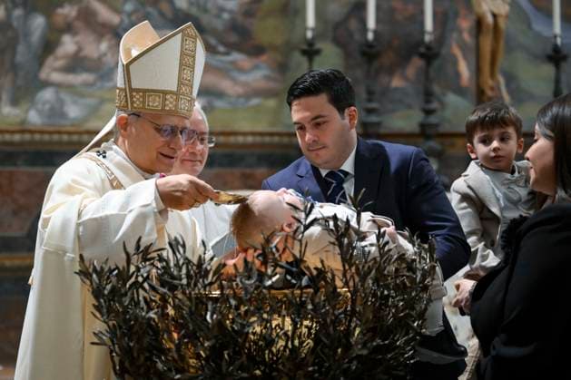 News Bilder des Tages ITALY - POPE LEO XIV DURING THE FEAST OF THE BAPTISM PF THE LORD , DURING WHICH INFANTS ATE BAPTISED , IN THE SISTINE CHAPEL AT THE VATICAN - 2026 1 11 Italy, Rome, Vatican, 2026 1 11 Pope Leo XIV during the Feast of the Baptism of the Lord, during which infants are baptised, in the Sistine Chapel, at the Vatican EDITORIAL USE ONLY - NO BOOKS Copyright: xVATICANxMEDIAx