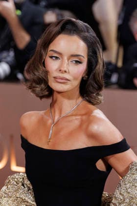 January 11, 2026, Beverly Hills, California, USA: Maura Higgins on the red carpet at the 83rd Annual Golden Globe Awards on Sunday, January 11, 2026, at the Beverly Hilton in Beverly Hills, California. BURT HARRIS BNS PI Beverly Hills USA - ZUMAp124 20260111_zaa_p124_036 Copyright: xBurtxHarrisx