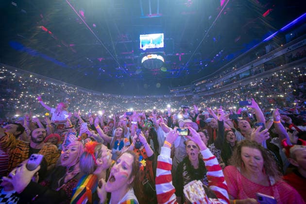 10 01 2026, xkkux, Düsseldorf, carnival event Die Lachende, The Laughing Dome in the PSD Bank Dome In the picture Carnival party symbolic image Jecken celebration carnivalists interior view feature overview overview image spectators visitors NRW Germany