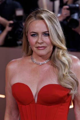 January 11, 2026, Beverly Hills, California, USA: Alicia Silverstone on the red carpet at the 83rd Annual Golden Globe Awards on Sunday, January 11, 2026, at the Beverly Hilton in Beverly Hills, California. BURT HARRIS BNS PI Beverly Hills USA - ZUMAp124 20260111_zaa_p124_079 Copyright: xBurtxHarrisx