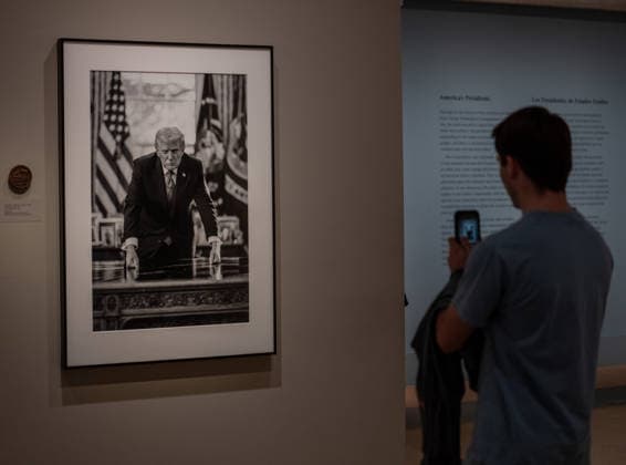 January 11, 2026, Washington, District of Columbia, USA: A newly unveiled photographic portrait of U.S. President Trump is on display at the Smithsonian National Portrait Gallery. Washington USA - ZUMAl312 20260111_znp_l312_013 Copyright: xAndrewxLeydenx