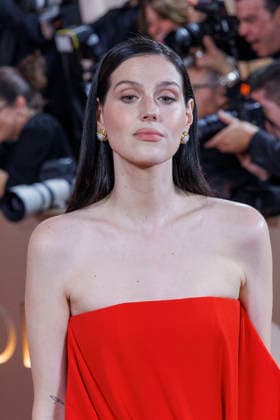 January 11, 2026, Beverly Hills, California, USA: Eva Victor on the red carpet at the 83rd Annual Golden Globe Awards on Sunday, January 11, 2026, at the Beverly Hilton in Beverly Hills, California. BURT HARRIS BNS PI Beverly Hills USA - ZUMAp124 20260111_zaa_p124_176 Copyright: xBurtxHarrisx