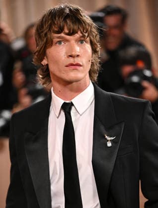 Connor Storrie attends the 83rd annual Golden Globe Awards at the Beverly Hilton Hotel in Beverly Hills, California on Sunday, January 11, 2026.  LAP20260111543 CHRISxCHEW