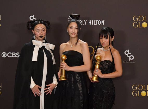83rd Annual Golden Globe Awards - Press Room EJAE, Audrey Nuna and REI AMI (who performed the song as the fictional group HUNTR X) pose with Golden Globe Award for Best Original Song during the 83rd annual Golden Globe Awards at The Beverly Hilton on January 11, 2026 in Beverly Hills, California. Beverly Hills Beverly Hilton California USA Copyright: ximageSPACEx