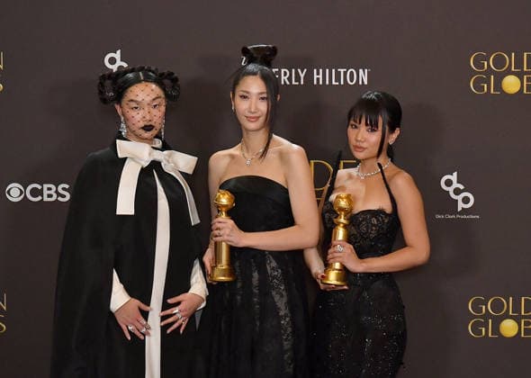 83rd Annual Golden Globe Awards - Press Room EJAE, Audrey Nuna and REI AMI (who performed the song as the fictional group HUNTR X) pose with Golden Globe Award for Best Original Song during the 83rd annual Golden Globe Awards at The Beverly Hilton on January 11, 2026 in Beverly Hills, California. Beverly Hills Beverly Hilton California USA Copyright: ximageSPACEx
