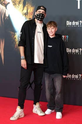 Daniel Pfauntsch with companion at the premiere of the movie Die drei Toteninsel at Mathäser Filmpalast Munich, 11 01 2026 Foto:xN.xKolinzx xFuturexImagex fragezeichen_6115