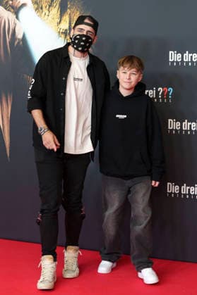 Daniel Pfauntsch with companion at the premiere of the movie Die drei Toteninsel at Mathäser Filmpalast Munich, 11 01 2026 Foto:xN.xKolinzx xFuturexImagex fragezeichen_6116