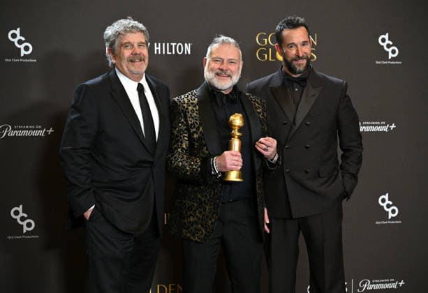 83rd Annual Golden Globes - Press Room John Wells, Noah Wyle and R. Scott Gemmill in the press room at the 83rd Golden Globe Awards at the Beverly Hilton Hotel on January 11, 2025 in Beverly Hills, CA. Beverly Hills Beverly Hilton Hotel California USA Copyright: xLISAxOConnor AFF-USA.comx
