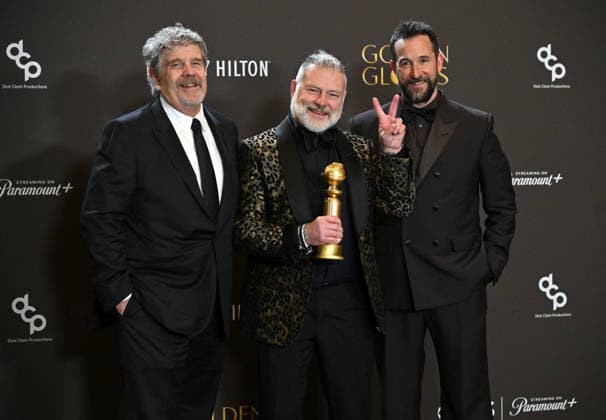 83rd Annual Golden Globes - Press Room John Wells, Noah Wyle and R. Scott Gemmill in the press room at the 83rd Golden Globe Awards at the Beverly Hilton Hotel on January 11, 2025 in Beverly Hills, CA. Beverly Hills Beverly Hilton Hotel California USA Copyright: xLISAxOConnor AFF-USA.comx