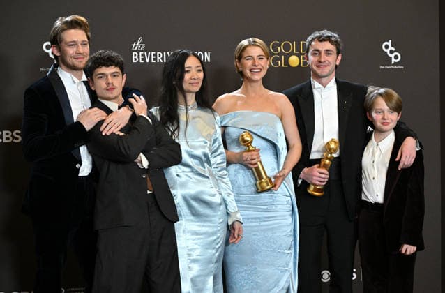 83rd Annual Golden Globes - Press Room Joe Alwyn, Noah Jupe, Jessie Buckley, ChloÃ Beverly Hills Beverly Hilton Hotel California USA Copyright: xLISAxOConnor AFF-USA.comx