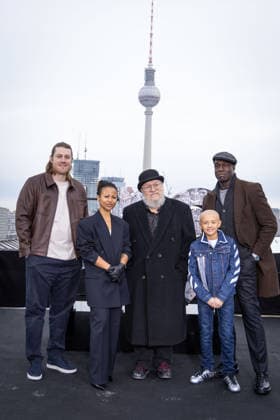 Photocall A KNIGHT OF THE SEVEN KINGDOMS Peter Claffey Dunk Myha™la ˜Harper Stern™ George R R Martin Writer Executive Producer Dexter Sol Ansell Egg Steve Toussaint Lord Corlys Velaryon Photocall A KNIGHT OF THE SEVEN KINGDOMS on the roof of the Humboldt Forum in Berlin Date 12 01 2026 Copyright: xEventpressxFuhrx