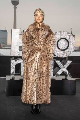 abb Tanzyn Crawford wears fur coat and cap at the photo call for the launch of HBO Max A Knight of the Seven Kingdoms of the US fantasy series my munus degrees on the wintry roof terrace of the Humboldt Forum Berlin on 12 01 2026 Berlin Germany