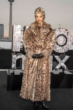 abb Tanzyn Crawford wears fur coat and cap at the photo call for the launch of HBO Max A Knight of the Seven Kingdoms of the US fantasy series my munus degrees on the wintry roof terrace of the Humboldt Forum Berlin on 12 01 2026 Berlin Germany