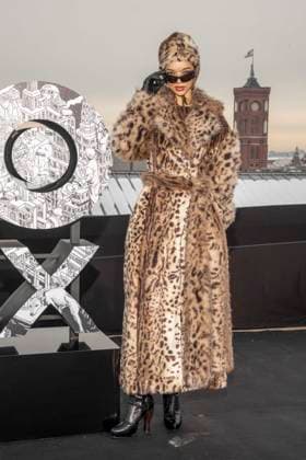 abb Tanzyn Crawford wears fur coat and cap at the photo call for the launch of HBO Max A Knight of the Seven Kingdoms of the US fantasy series my munus degrees on the wintry roof terrace of the Humboldt Forum Berlin on 12 01 2026 Berlin Germany