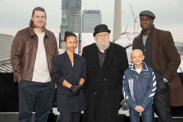 abb FPeter Claffey, Myha la Herrold George R R Martin and Steve Toussaint at the photocall for the launch of HBO Max A Knight of the Seven Kingdoms of the US fantasy series my munus degrees on the wintry roof terrace of the Humboldt Forum Berlin on 12 01 2026 Berlin Germany