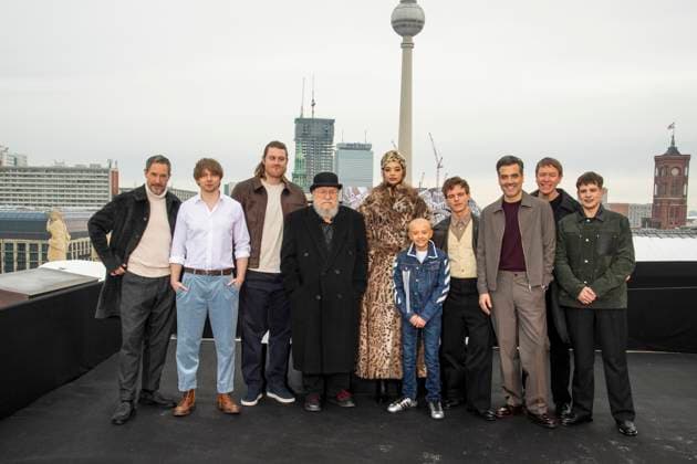 abb Bertie Carvel, Ira Parker, Peter Claffey, George R R Martin,Tanzyn Crawford Dexter Sol Ansell, Finn Bennett, Daniel Ings, Sam Spruell and Shaun Thomas at the photocall for the launch of HBO Max A Knight of the Seven Kingdoms the US American fantasy series my munus degrees on the wintry roof terrace of the Humboldt Forum Berlin on 12 01 2026 Berlin Germany