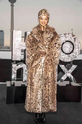 abb Tanzyn Crawford wears fur coat and cap at the photo call for the launch of HBO Max A Knight of the Seven Kingdoms of the US fantasy series my munus degrees on the wintry roof terrace of the Humboldt Forum Berlin on 12 01 2026 Berlin Germany