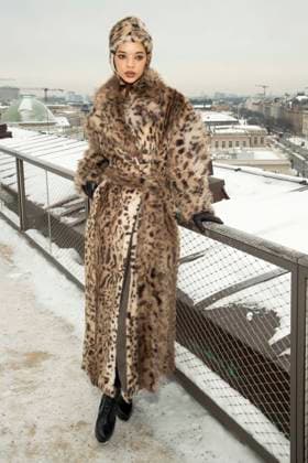 abb Tanzyn Crawford wears fur coat and cap at the photo call for the launch of HBO Max A Knight of the Seven Kingdoms of the US fantasy series my munus degrees on the wintry roof terrace of the Humboldt Forum Berlin on 12 01 2026 Berlin Germany