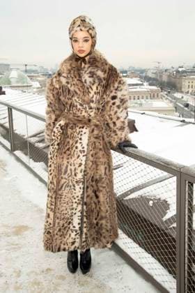 abb Tanzyn Crawford wears fur coat and cap at the photo call for the launch of HBO Max A Knight of the Seven Kingdoms of the US fantasy series my munus degrees on the wintry roof terrace of the Humboldt Forum Berlin on 12 01 2026 Berlin Germany