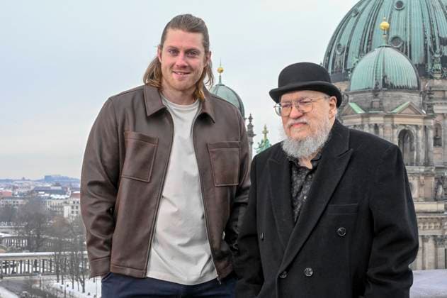 abb Peter Claffey and George R R Martin at the photo call for the launch of HBO Max A Knight of the Seven Kingdoms of the US fantasy series my munus degrees on the wintry roof terrace of the Humboldt Forum Berlin on 12 01 2026 Berlin Germany