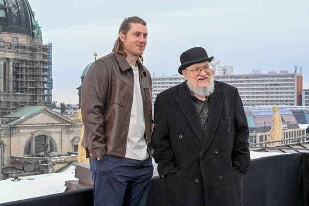 abb Peter Claffey and George R R Martin at the photo call for the launch of HBO Max A Knight of the Seven Kingdoms of the US fantasy series my munus degrees on the wintry roof terrace of the Humboldt Forum Berlin on 12 01 2026 Berlin Germany