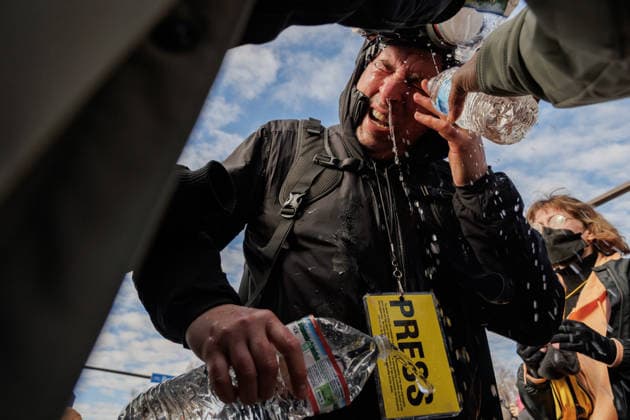 Border Patrol operating in Minneapolis MINNEAPOLIS, MINNESOTA, U.S. — JANUARY 12: A member of the Press rinses his eyes after being exposed to tear gas that was deployed by US Customs and Border Patrol (CBP) in a neighborhood while CBP conducted immigration enforcement operations in Minneapolis, Minnesota, January 12, 2026. Madison Thorn Anadolu Minnesota United States. Editorial use only. Please get in touch for any other usage.  Copyright: x2026xAnadoluxMadisonxThornx