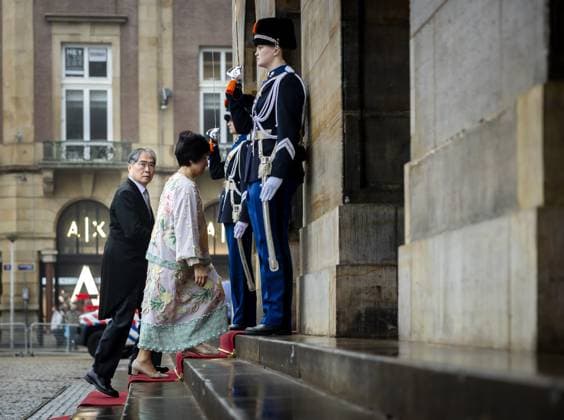 AMSTERDAM Guests arrive at the Royal Palace on Dam Square for the New Year s reception. The royal couple receives members of the diplomatic corps of foreign diplomats. REMKO DE WAAL ANP netherlands out - belgium out  Copyright: xx x547363323x originalFilename: 547363323.jpg