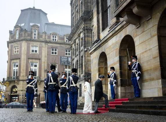 AMSTERDAM Guests arrive at the Royal Palace on Dam Square for the New Year s reception. The royal couple receives members of the diplomatic corps of foreign diplomats. REMKO DE WAAL ANP netherlands out - belgium out  Copyright: xx x547363331x originalFilename: 547363331.jpg