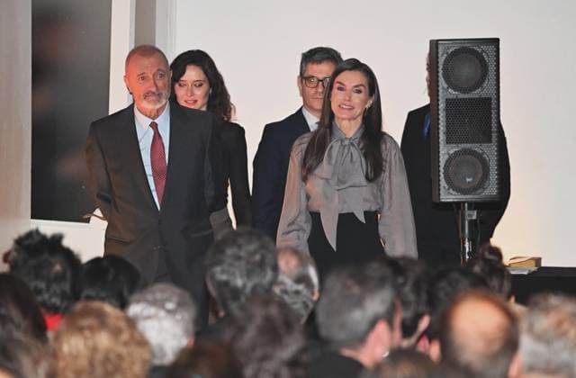 Queen Letizia presides over the presentation of the Zenda Awards 2024 2025 The writer Arturo Pérez Reverte, the president of the Community of Madrid, Isabel Díaz Ayuso, the minister Félix Bolanos, and Queen Letizia during the presentation of the Zenda Awards 2024 2025 held at the Real Fábrica de Tapices, on January 13, 2025, in Madrid Spain The Zenda Awards 2024 2025 recognize literary and publishing work and the promotion of reading during the literary season FAMOSOSOS PREMIOS ZENDA REALEZA BOOKS José Madrid Madrid Madrid Espana  Copyright: xJosÃ xOlivax 7216018