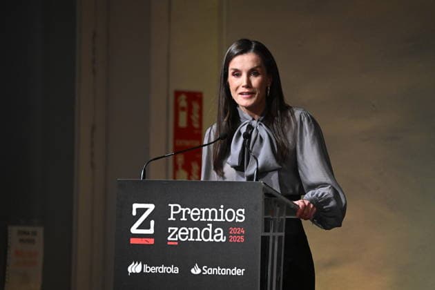Queen Letizia presides over the presentation of the Zenda 2024 2025 Awards Queen Letizia during the presentation of the Zenda 2024 2025 Awards held at the Real Fábrica de Tapices, on January 13, 2025, in Madrid Spain The Zenda 2024 2025 Awards recognize literary and publishing work and the promotion of reading during the literary season FAMOSOSOS PREMIOS ZENDA REALEZA LIBROS José Madrid Madrid Madrid Spain  Copyright: xJosÃ xOlivax 7216036