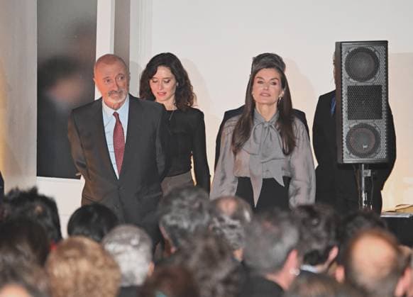 Queen Letizia presides over the presentation of the Zenda Awards 2024 2025 The writer Arturo Pérez Reverte, the President of the Community of Madrid, Isabel Díaz Ayuso and Queen Letizia during the presentation of the Zenda Awards 2024 2025 held at the Real Fábrica de Tapices, on January 13, 2025, in Madrid Spain The Zenda Awards 2024 2025 recognize literary and publishing work and the promotion of reading during the literary season FAMOSOS PREMIOS ZENDA REALEZA BOOKS José Madrid Madrid Madrid Spain  Copyright: xJosÃ xOlivax 7216026