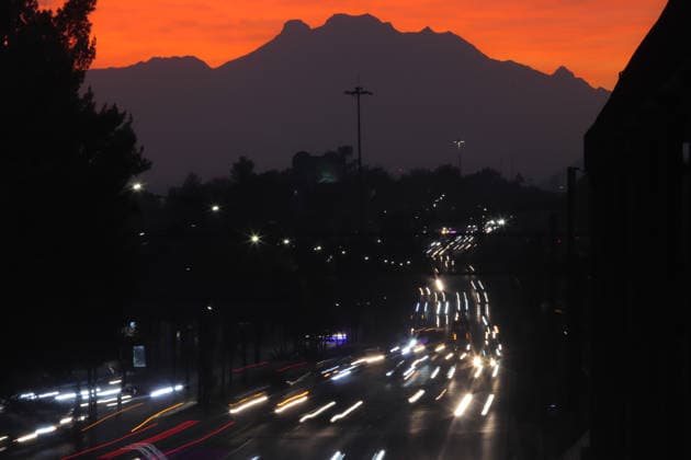 Sunset Seen Over Mexico City The Iztaccihuatl volcano is seen through the city streets during sunrise. on January 13, 2026 in Mexico City, Mexico. (Photo by Carlos Santiago Eyepix Group) Copyright: xCarlosxSantiago xEyepixxGroupx CS_13012026_174701
