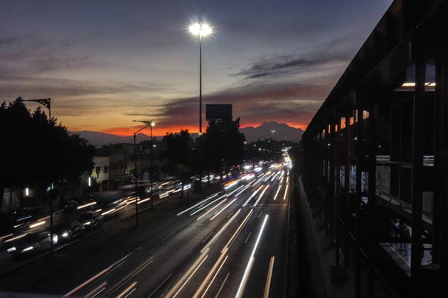 The IztaccoÂ­huatl volcano is seen through the city streets during sunrise. on January 13, 2026 in Mexico City, Mexico. Mexico City Mexico - ZUMAe321 20260113_zia_e321_007 Copyright: xCarlosxSantiagox