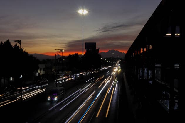 The IztaccoÂ­huatl volcano is seen through the city streets during sunrise. on January 13, 2026 in Mexico City, Mexico. Mexico City Mexico - ZUMAe321 20260113_zia_e321_008 Copyright: xCarlosxSantiagox