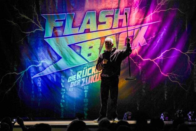 -Michael Mittermeier, FLASHBACK - Die Rückkehr der Zukunft Tour, Konzerthalle - Hegelsaal Germany, Bamberg, Konzerthalle - Hegelsaal - 13 Jan 2026 - Concert, Comedy - -Michael Mittermeier, FLASHBACK - Die Rückkehr der Zukunft Tour Image: Michael Mittermeier preforming in the Konzerthalle - Hegelsaal in Bamberg, Gemrnay during his FLASHBACK - Die Rückkehr der Zukunft Tour. Bamberg Konzerthalle - Hegelsaal Bayern Germany Copyright: xPresseFotoxEvansx