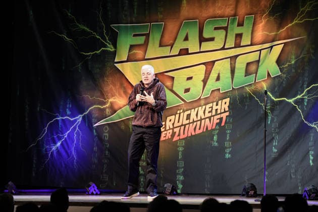 -Michael Mittermeier, FLASHBACK - Die Rückkehr der Zukunft Tour, Konzerthalle - Hegelsaal Germany, Bamberg, Konzerthalle - Hegelsaal - 13 Jan 2026 - Concert, Comedy - -Michael Mittermeier, FLASHBACK - Die Rückkehr der Zukunft Tour Image: Michael Mittermeier preforming in the Konzerthalle - Hegelsaal in Bamberg, Gemrnay during his FLASHBACK - Die Rückkehr der Zukunft Tour. Bamberg Konzerthalle - Hegelsaal Bayern Germany Copyright: xPresseFotoxEvansx