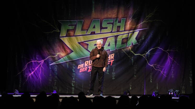 -Michael Mittermeier, FLASHBACK - Die Rückkehr der Zukunft Tour, Konzerthalle - Hegelsaal Germany, Bamberg, Konzerthalle - Hegelsaal - 13 Jan 2026 - Concert, Comedy - -Michael Mittermeier, FLASHBACK - Die Rückkehr der Zukunft Tour Image: Michael Mittermeier preforming in the Konzerthalle - Hegelsaal in Bamberg, Gemrnay during his FLASHBACK - Die Rückkehr der Zukunft Tour. Bamberg Konzerthalle - Hegelsaal Bayern Germany Copyright: xPresseFotoxEvansx