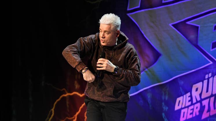 -Michael Mittermeier, FLASHBACK - Die Rückkehr der Zukunft Tour, Konzerthalle - Hegelsaal Germany, Bamberg, Konzerthalle - Hegelsaal - 13 Jan 2026 - Concert, Comedy - -Michael Mittermeier, FLASHBACK - Die Rückkehr der Zukunft Tour Image: Michael Mittermeier preforming in the Konzerthalle - Hegelsaal in Bamberg, Gemrnay during his FLASHBACK - Die Rückkehr der Zukunft Tour. Bamberg Konzerthalle - Hegelsaal Bayern Germany Copyright: xPresseFotoxEvansx