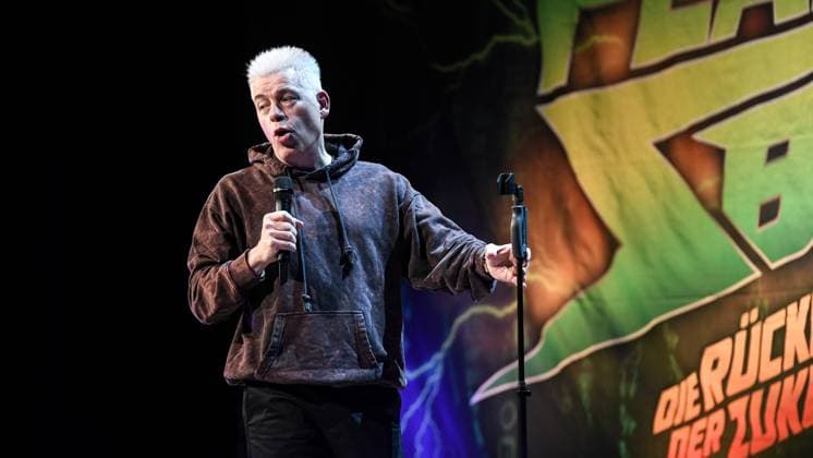 -Michael Mittermeier, FLASHBACK - Die Rückkehr der Zukunft Tour, Konzerthalle - Hegelsaal Germany, Bamberg, Konzerthalle - Hegelsaal - 13 Jan 2026 - Concert, Comedy - -Michael Mittermeier, FLASHBACK - Die Rückkehr der Zukunft Tour Image: Michael Mittermeier preforming in the Konzerthalle - Hegelsaal in Bamberg, Gemrnay during his FLASHBACK - Die Rückkehr der Zukunft Tour. Bamberg Konzerthalle - Hegelsaal Bayern Germany Copyright: xPresseFotoxEvansx