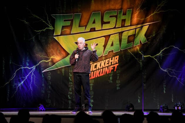 -Michael Mittermeier, FLASHBACK - Die Rückkehr der Zukunft Tour, Konzerthalle - Hegelsaal Germany, Bamberg, Konzerthalle - Hegelsaal - 13 Jan 2026 - Concert, Comedy - -Michael Mittermeier, FLASHBACK - Die Rückkehr der Zukunft Tour Image: Michael Mittermeier preforming in the Konzerthalle - Hegelsaal in Bamberg, Gemrnay during his FLASHBACK - Die Rückkehr der Zukunft Tour. Bamberg Konzerthalle - Hegelsaal Bayern Germany Copyright: xPresseFotoxEvansx
