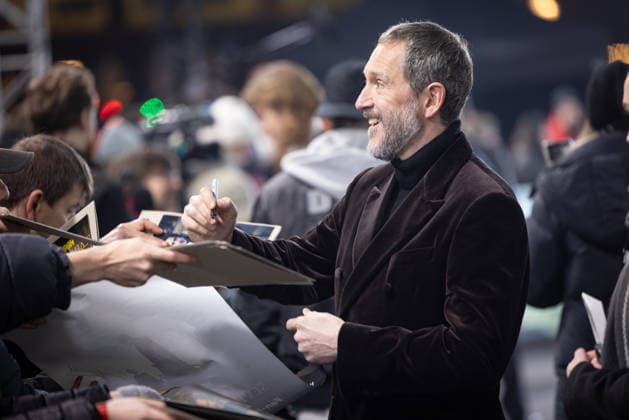 Premiere A KNIGHT OF THE SEVEN KINGDOMS Bertie Carvel Baelor Targaryen Signs autographs for fans Premiere of A KNIGHT OF THE SEVEN KINGDOMS at the Zoo Palast in Berlin Date 13 01 2026 Copyright: xEventpressxFuhrx