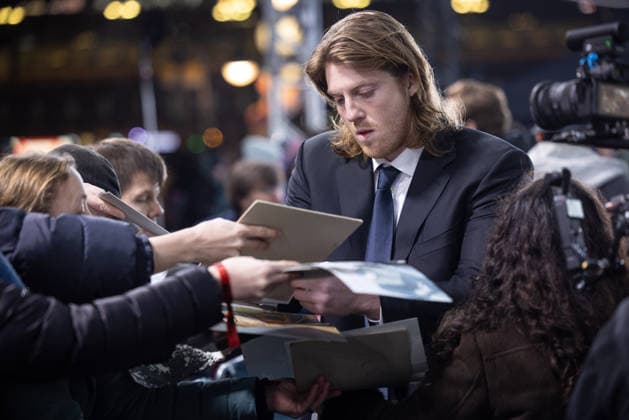 Premiere A KNIGHT OF THE SEVEN KINGDOMS Peter Claffey Dunk Signs autographs for fans Premiere of A KNIGHT OF THE SEVEN KINGDOMS at Zoo Palast in Berlin Date 13 01 2026 Copyright: xEventpressxFuhrx