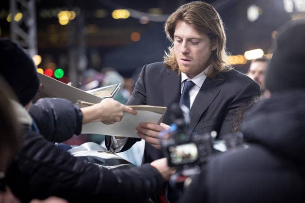 Premiere A KNIGHT OF THE SEVEN KINGDOMS Peter Claffey Dunk Signs autographs for fans Premiere of A KNIGHT OF THE SEVEN KINGDOMS at Zoo Palast in Berlin Date 13 01 2026 Copyright: xEventpressxFuhrx